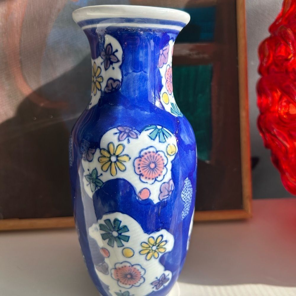 Vintage Dollarama Tall Shaped Flower Vase Blue / white - Picture 10 of 15